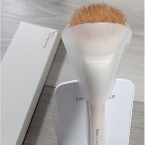 Rare Beauty Soft Pinch Blush Brush New With Box Selena Gomez - Picture 2 of 7